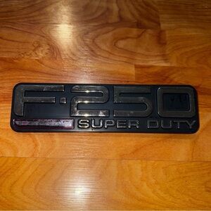99 00 01 02 03 04 FORD F-250 F250 LARIAT SUPER DUTY SIDE EMBLEM BADGE OEM A22
